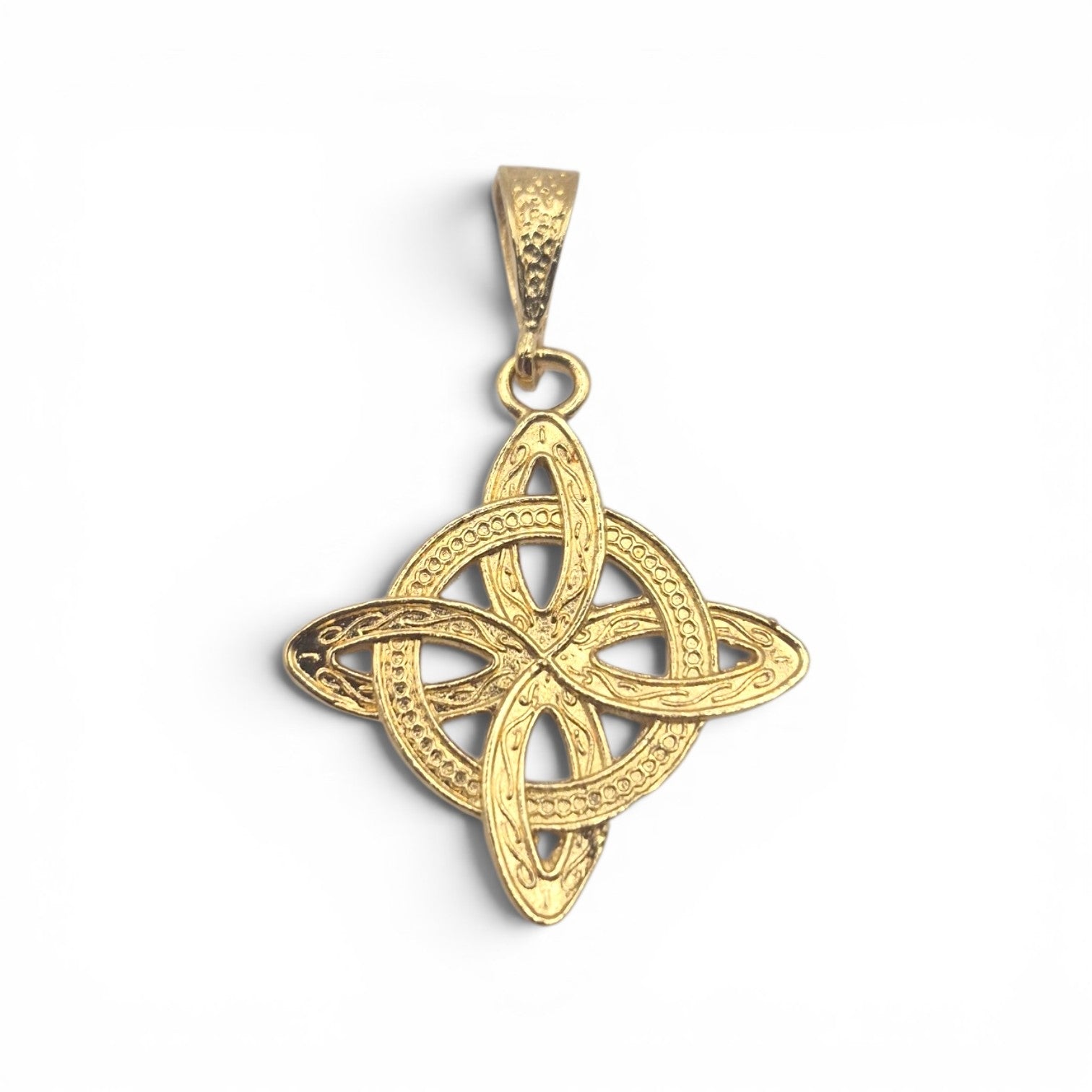 DIJE NUDO DE BRUJA BAÑO DE ORO 14K